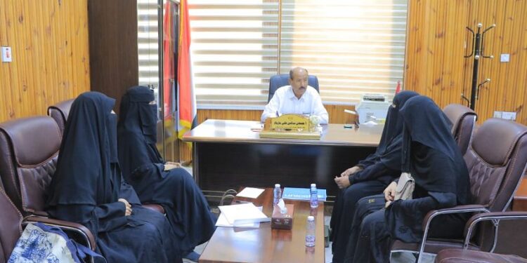 بارباع يطّلع على نشاط اللجنة الوطنية للمرأة بوادي حضرموت