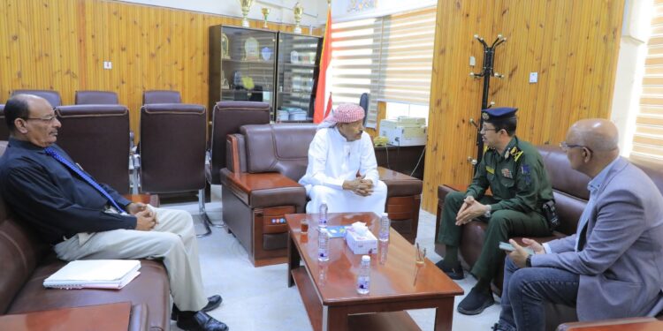 بارباع يناقش مع وكيل وزارة الداخلية تطوير أداء المصالح الأمنية بوادي وصحراء حضرموت