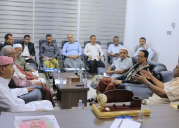 وزير الإدارة المحلية يناقش تحديات نشاط السلطة المحلية والمكاتب التنفيذية بوادي حضرموت