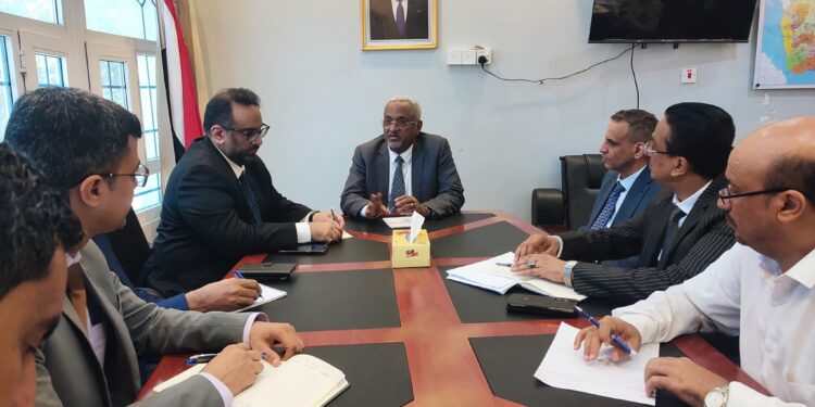 باسلمه  يناقش مع الفريق الاقتصادي  برامج دعم وتمكين السلطات المحلية