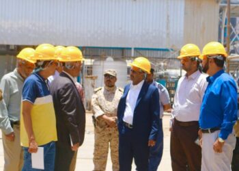 وزير النفط والمعادن يتفقد سير العمل في مصفاة عدن