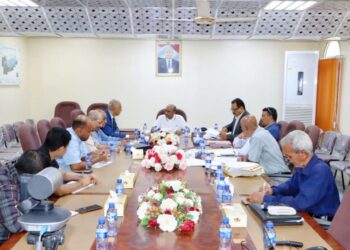 وزير النفط يناقش مع قيادة (S2)سير العمل بالقطاع وتطويره