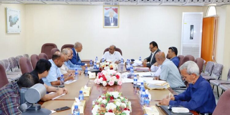 وزير النفط يناقش مع قيادة (S2)سير العمل بالقطاع وتطويره