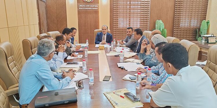وزير الصحة يرأس اجتماع المجلس العام للمعاهد الصحية في عدن
