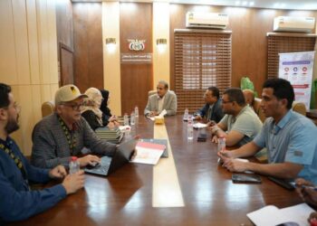 وزير الصحة يبحث مع لجنة الإنقاذ الدولية تعزيز الشراكة بالمشاريع الصحية