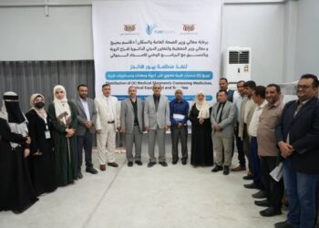 وزير الصحة يدشن توزيع ست شحنات دوائية للمحافظات المحررة