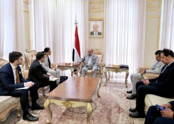 الخنبشي يبحث مع السفيرة البريطانية الإصلاحات الحكومية وجهود السلام