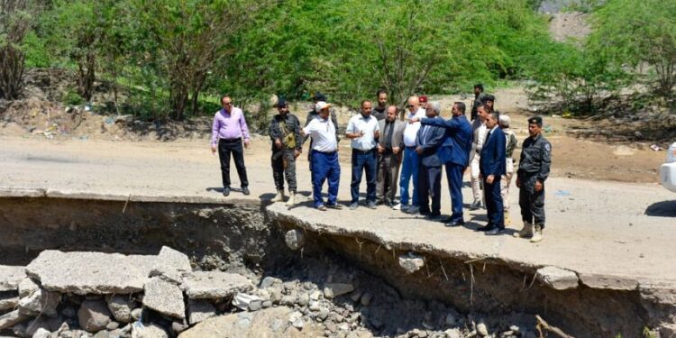 اللجنة الحكومية تطلع على اضرار السيول في مديريات  تعز