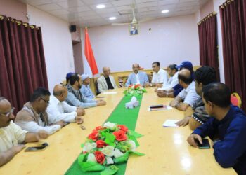 وكيل حضرموت يجتمع بتنفيذي القطن ويتفقد المرافق التعليمية والصحية