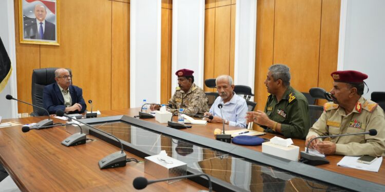 الخنبشي يوجه بفتح تحقيق عاجل في أحداث المكلا و علي محاسبة المتسببين