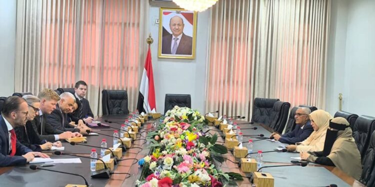 وزيرة الدولة تبحث مع المبعوث الأممي سبل تعزيز تمكين المرأة اليمنية