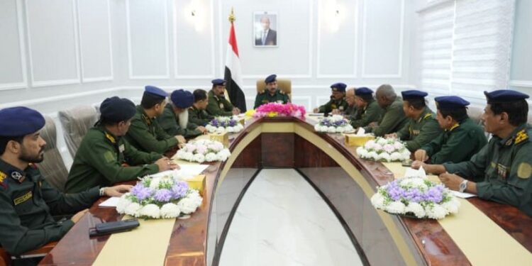 وزير الداخلية  يجتمع بوكلاء ومدراء عموم الوزارة في  عدن