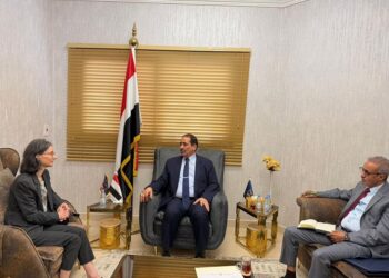 وزير الداخلية يبحث مع السفيرة الفرنسية تعزيز التعاون الأمني