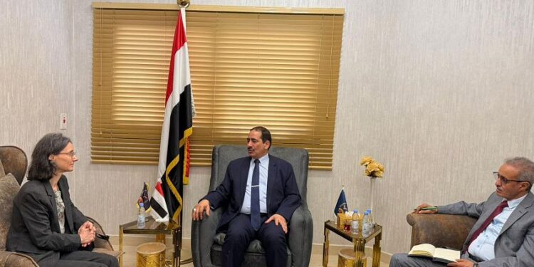 وزير الداخلية يبحث مع السفيرة الفرنسية تعزيز التعاون الأمني