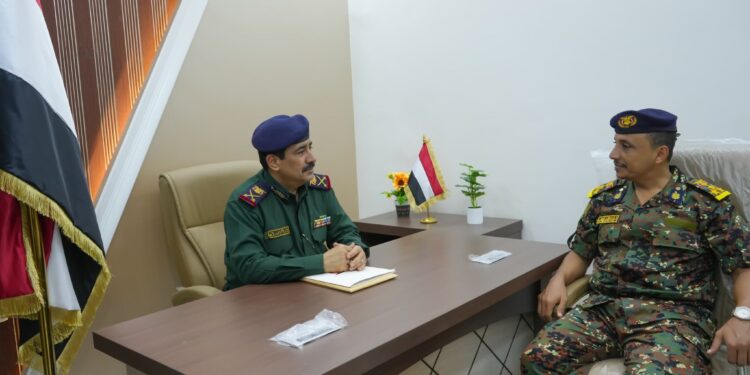 وزير الداخلية يطّلع على الأوضاع الأمنية في محافظة الحديدة