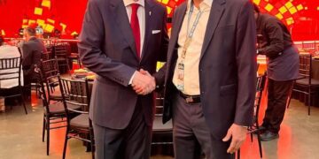 بن حيدرة يبحث مع رئيس الفيفا سبل دعم وتطوير الكرة اليمنية