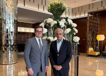 نائب وزير الخارجية يبحث السفير الروسي ونائب السفير الامريكي الاوضاع في اليمن