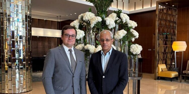 نائب وزير الخارجية يبحث السفير الروسي ونائب السفير الامريكي الاوضاع في اليمن