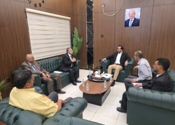 وزير الخدمة المدنية ورئيس جامعة عدن يناقشان أوضاع الكادر الأكاديمي والإداري وملف العلاوات والتسويات