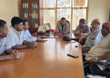 وكيل  سقطرى يتفقد نشاط مكتب الزراعة والري ويسلّم موقع إنشاء المركز البيطري