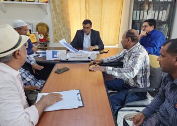 وكيل   سقطرى يطلع على نتائج أعمال لجنة الموازين وضبط الأسعار