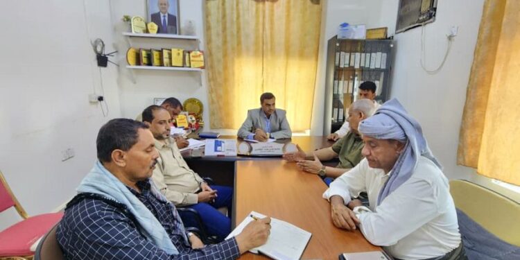 اجتماع في سقطرى يناقش مشاريع صيانة الطرق والجسور