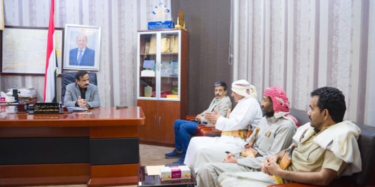 محافظ شبوة يدعو إلى تبني خطة عاجلة لتأهيل قطاع (4) النفطي