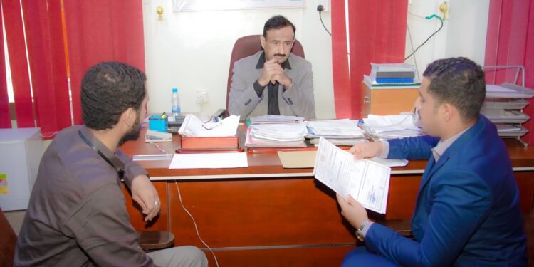 محافظ  شبوه يطّلع على مشروع تجهيز قسم فحص جودة المياه والعسل بفرع المختبرات المركزية