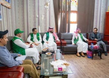 محافظ شبوة يبحث مع مركز الملك سلمان سبل توسيع التدخلات الإنسانية