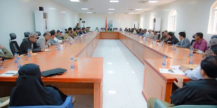 محافظ شبوة يعلن الموافقة على إنشاء مصفاة نفطية