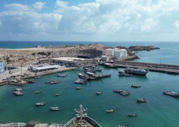 توجيهات رئاسية برفع الإيقاف واستئناف العمل في ميناء نشطون