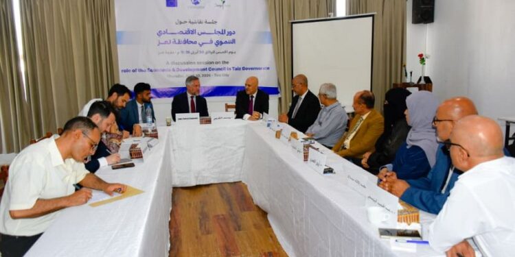 محافظ تعز يشيد بدور رجال الاعمال ويفتتح ندوة التغيرات المناخيه