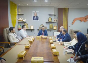 محافظ عدن يبحث مع  منظمة الهجرة تسريع برامج العودة الطوعية للمهاجرين غير الشرعيين