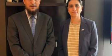 محافظ عدن يبحث مع سفيري بريطانيا وجيبوتي سبل تعزيز التعاون المشترك