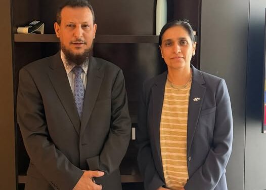 محافظ عدن يبحث مع سفيري بريطانيا وجيبوتي سبل تعزيز التعاون المشترك