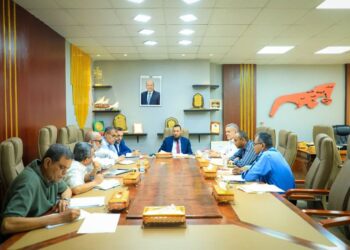 شيخ يوجّه ببدء المرحلة الأولى من مشروع تأهيل شوارع وطرق مديريات عدن