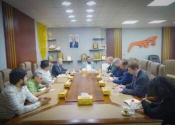 محافظ عدن يبحث مع المبعوث الأممي مستجدات الأوضاع وجهود السلام