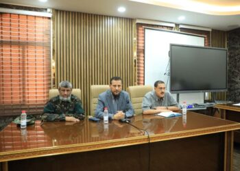 محافظ عدن يناقش تعزيز التنسيق لحماية أراضي الدولة والمخططات العمرانية