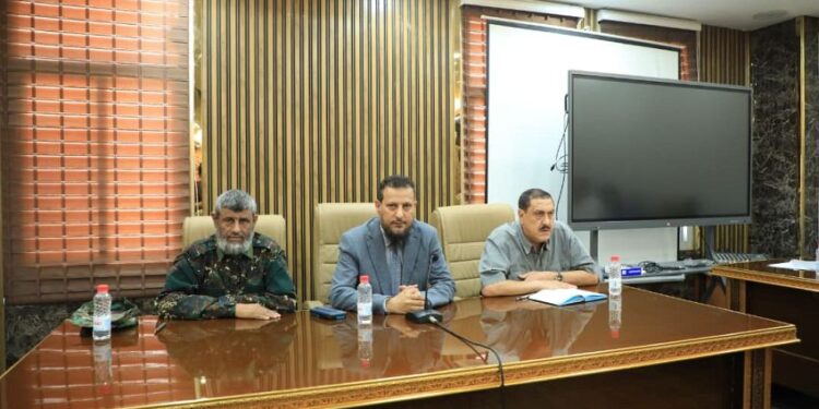 محافظ عدن يناقش تعزيز التنسيق لحماية أراضي الدولة والمخططات العمرانية