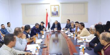اجتماع موسع يناقش سبل معالجة أسباب ارتفاع تكاليف أجور النقل بميناء عدن
