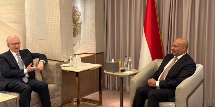 طارق صالح يبحث مع  السفير الألماني   سبل تعزيز وتطوير العلاقات الثنائية