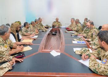 طارق صالح يؤكد على مسار الإصلاح الإداري والعسكري للقوات المسلحة