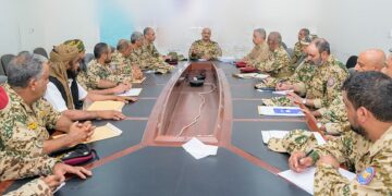 طارق صالح يؤكد على مسار الإصلاح الإداري والعسكري للقوات المسلحة