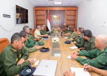 طارق صالح يطلع على إصلاحات وزارة الداخلية  ويجتمع بقطاع الأمن في الساحل الغربي