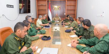 طارق صالح يطلع على إصلاحات وزارة الداخلية  ويجتمع بقطاع الأمن في الساحل الغربي