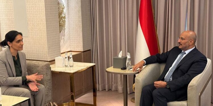 طارق صالح  يبحث مع  السفيرين البريطاني والامريكي تطور الاوضاع في اليمن