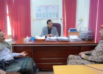 محافظ شبوة يناقش مؤشرات المخزون الغذائي ويطلع على نتائج حملة منع السلاح وأوضاع محور عتق