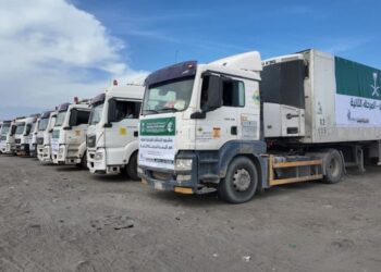وصول 20 شاحنة مساعدات غذائية  إلى عدن