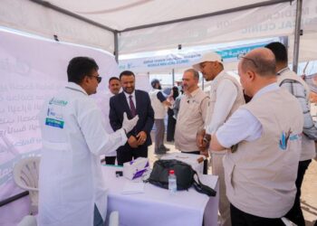 تدشين المرحلة الثالثة عشرة من العيادات المتنقلة بمخيم السلام في عدن