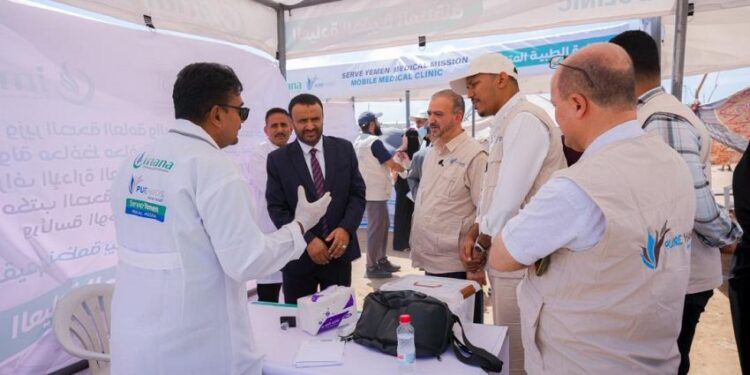 تدشين المرحلة الثالثة عشرة من العيادات المتنقلة بمخيم السلام في عدن